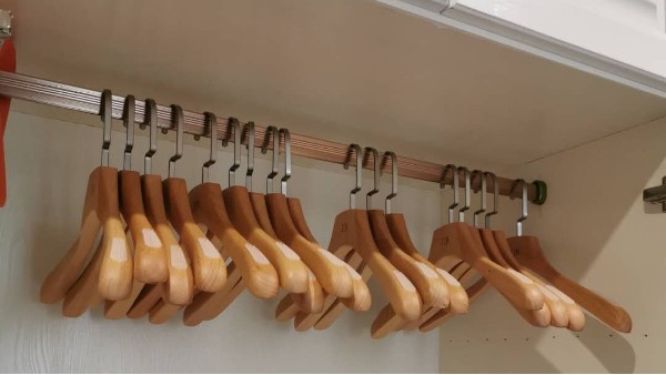 实木衣架不适用于晾晒湿衣服吗？【华恩】