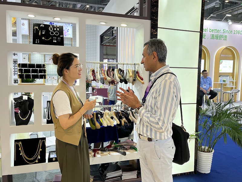 LEMONLEE实木衣架秋冬展会
