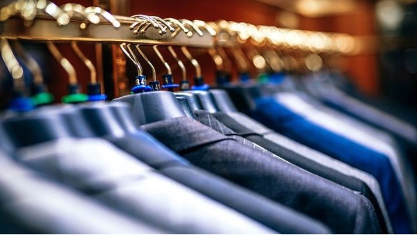 深圳市实木衣架有无市场【华恩衣架】