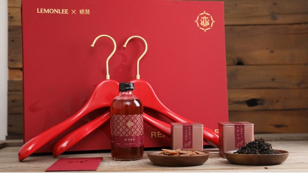 品牌服装用衣架——实木衣架