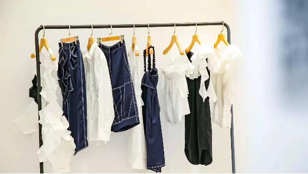 服装店挂衣架