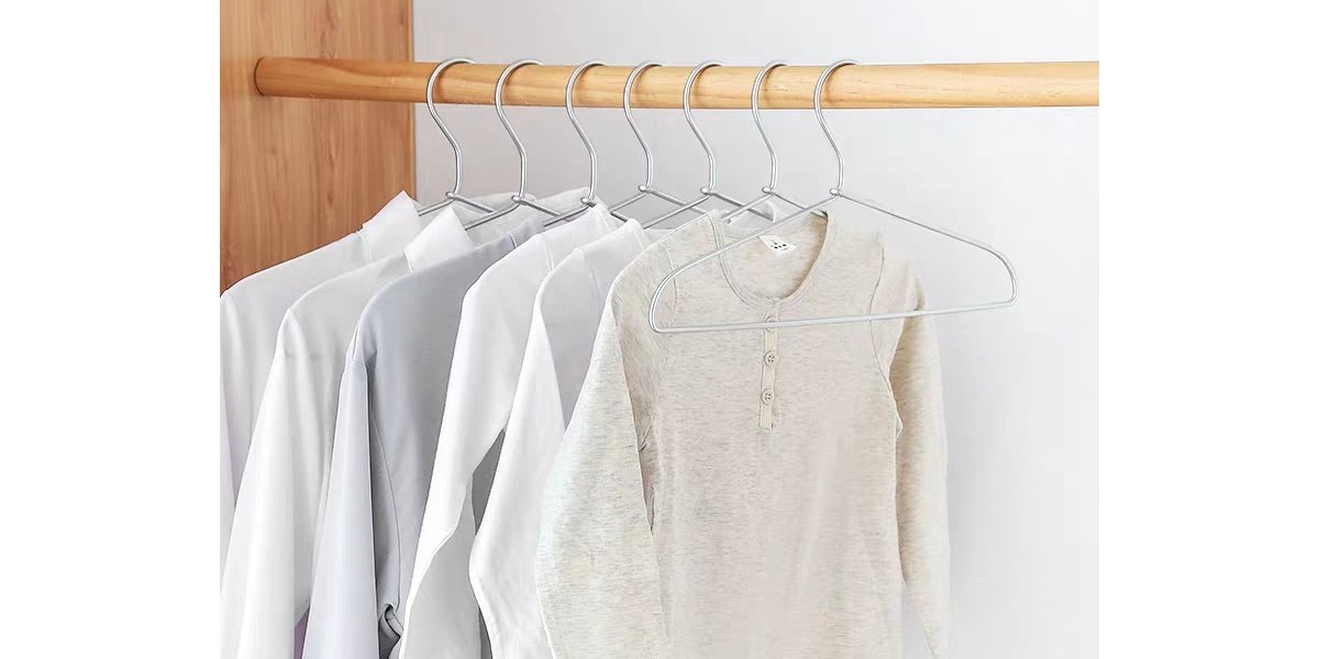 衣柜里面用什么样的衣架挂衣服好，关键在材质！--华恩衣架