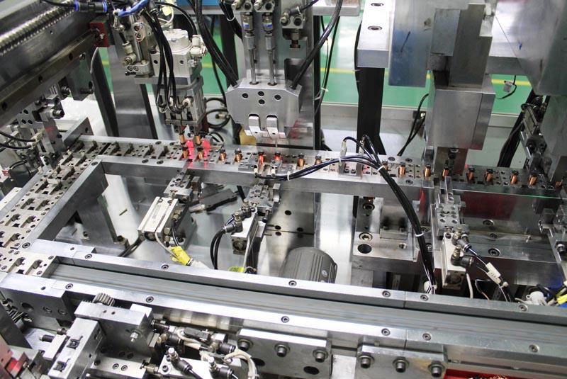 自动铁架铁芯铰合细节图